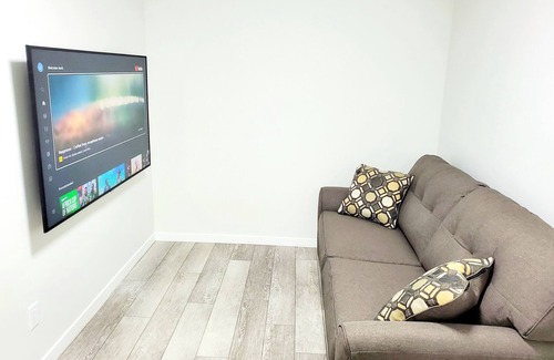 Calgary House | Cozy & Safe 2 Bedroom Private Suite Close to Airport