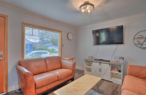 Seaside House | Cozy Seaside Cottage with Hot Tub and Game Room!