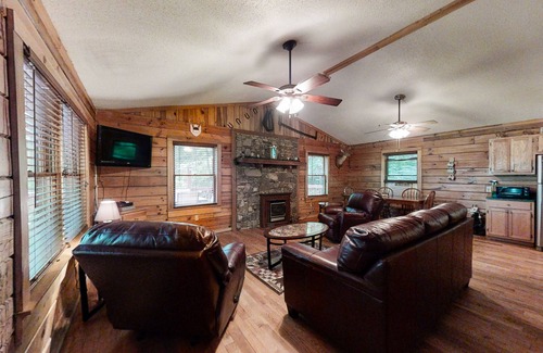 Cherokee House | Cozy & secluded family-friendly home with a private hot tub & spacious deck
