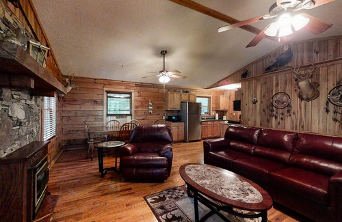 Cherokee House | Cozy & secluded family-friendly home with a private hot tub & spacious deck