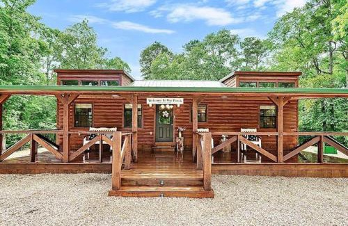 Broken Bow House | Cozy Secluded, King, Best Location, Hot tub, Firepit, Playset