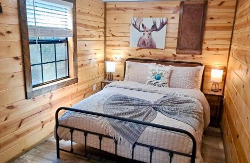 Broken Bow House | Cozy Secluded, King, Best Location, Hot tub, Firepit, Playset