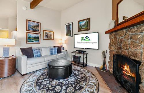 Vail House | Cozy Secluded Riverfront Cabin Fireplace Parking