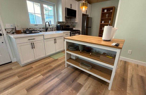 Lomita Apartment | Cozy , Secure studio in tranquil Lomita with Private Parking.