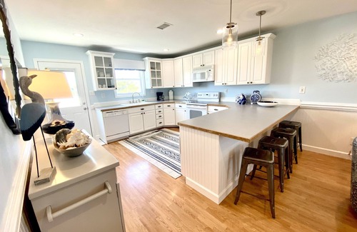 Nags Head House | Cozy Semi Oceanfront Cottage with a Hop, skip and a jump to the beach