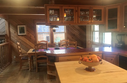 Truckee Cabin | Cozy ski home, close to Northstar Village. Free shuttle!