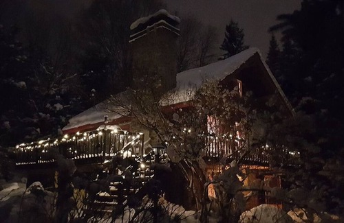 Morin Heights House | Cozy ski retreat surrounded by mountains. Family size house with all aminities.