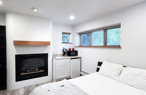Edwards Apartment | Cozy ski retreat or summer resort near Beaver Creek/Arrowhead resort studio.