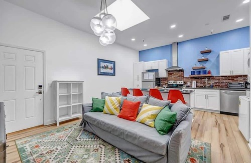 Springfield Apartment | Cozy SMB Themed Apt in the Heart of Historic SPR!