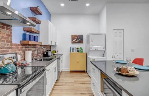 Springfield Apartment | Cozy SMB Themed Apt in the Heart of Historic SPR!