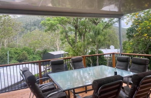 Somerset Dam Cabin | “Cozy Somerset Dam Cabin with AC, WiFi, Perfect for Getaways & Wedding Stays”