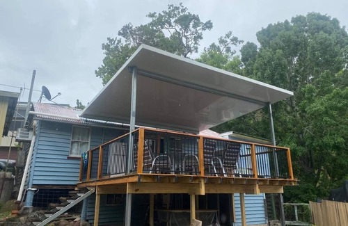 Somerset Dam Cabin | “Cozy Somerset Dam Cabin with AC, WiFi, Perfect for Getaways & Wedding Stays”