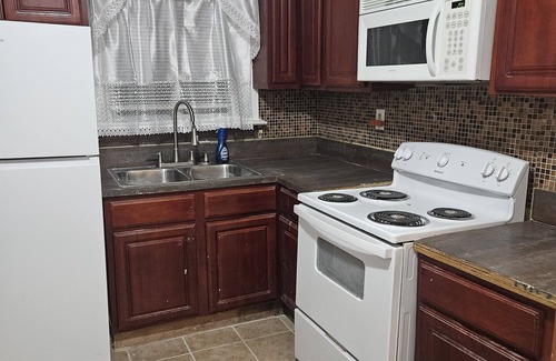 Williamsbridge Apartment | Cozy spacious 2 separate rooms in a two-bedroom apartment