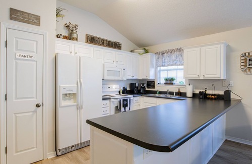 Northwest Pensacola House | Cozy & Spacious 4 bdrm Cottage in Pensacola