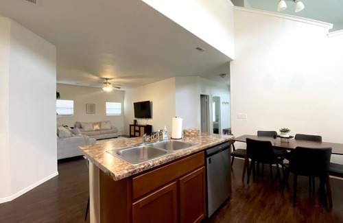 Bentonville House | COZY+SPACIOUS HOME WITH CHRISTMAS CHEER!