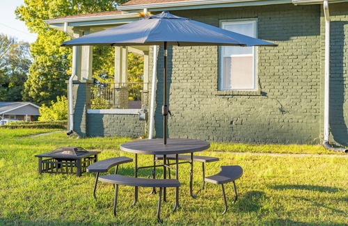 Knoxville House | Cozy & Spacious Home w/Firepit - 5 mins from Downtown Knoxville