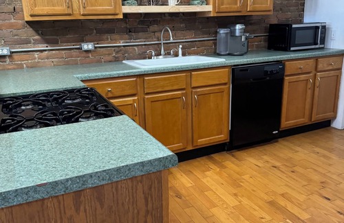 Hannibal Apartment | Cozy spacious loft in the beautiful downtown historic district in Hannibal.