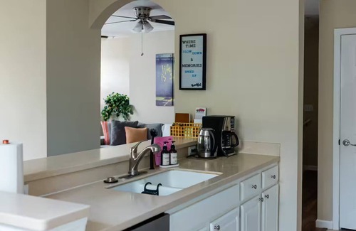 Southside Condo | Cozy stay in the heart of Jax.