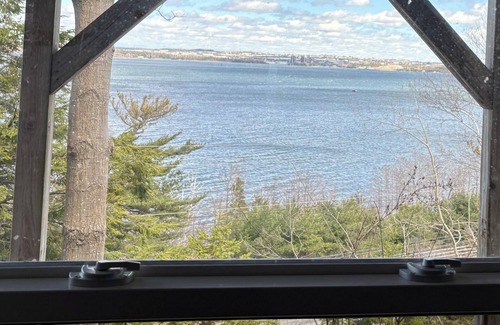 Halifax Apartment | Cozy stay overlooking the basin (2 weeks or more)