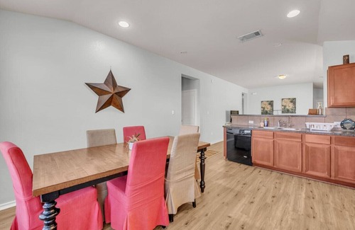Austin House | Cozy Stay | Steps from Tesla HQ