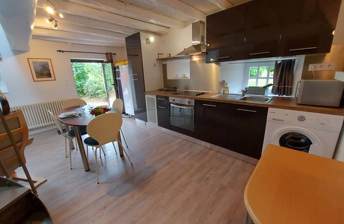 Alexain Cottage | Cozy Stone Cottage with Private 8ha Fishing Pond and Scenic Surroundings - Ideal for Nature Lovers