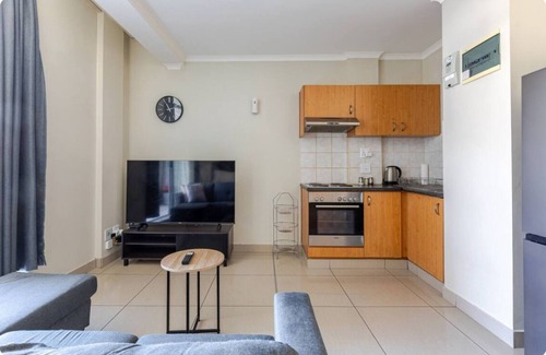 Cape Town City Centre Apartment | Cozy studio apartment with Mountain View