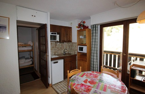 Auris Apartment | Cozy studio cabin for 3 at the foot of Auris en Oisans slopes