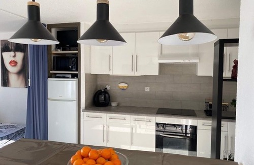 Le Barcares Apartment | Cozy Studio Cabine for 4 with Terrace, Pool, and Sports Facilities in Le Barcarès
