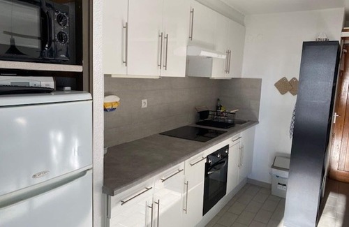Le Barcares Apartment | Cozy Studio Cabine for 4 with Terrace, Pool, and Sports Facilities in Le Barcarès