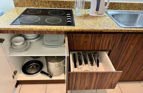 Golden Triangle Apartment | "Cozy studio: City hub, modern amenities. Book now!"