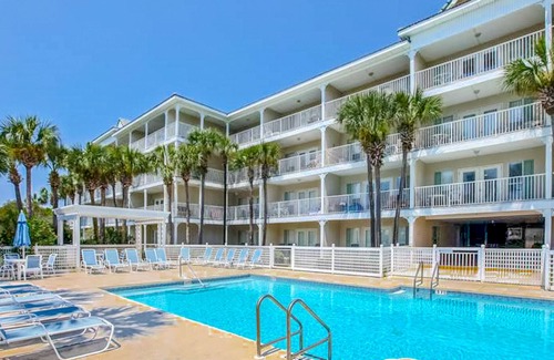 Gulf Place Apartment | Cozy studio close to the beach w/shared pool & tennis courts - shopping nearby