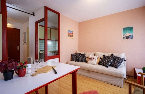 Vignec Apartment | Cozy Studio for 4 in Saint Lary with Balcony, Parking, Near Ski Slopes