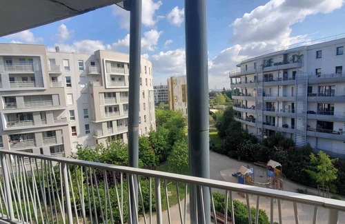 Issy-les-Moulineaux Apartment | Cozy Studio à 2 pas de Paris via le Métro ou la Gare