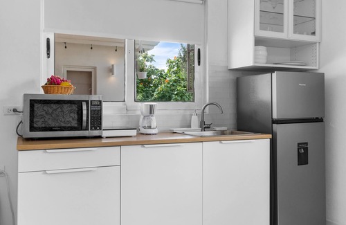 Malmok Apartment | Cozy Studio Great Location Pool Walk 2 Beach