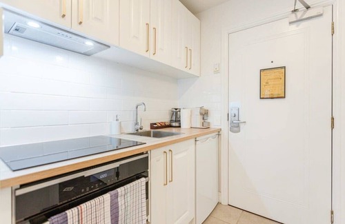 Auckland Central Business District Apartment | Cozy Studio+Heritage Hotel Facilities Zodiak Stays
