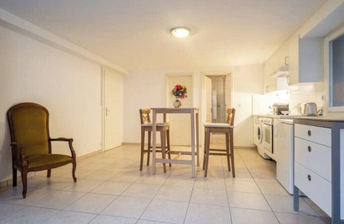 Chene-Bougeries Apartment | Cozy studio in tranquil Chêne-Bougeries with WiFi