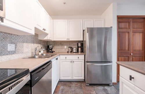Village North Condo | Cozy Studio in the heart of Whistler | Walk to everything.