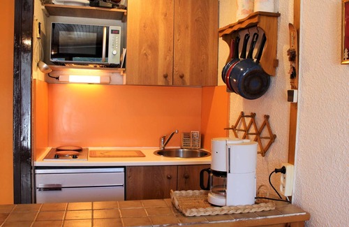 Les Claux Apartment | Cozy studio in Vars with balcony, near slopes and shops, parking included