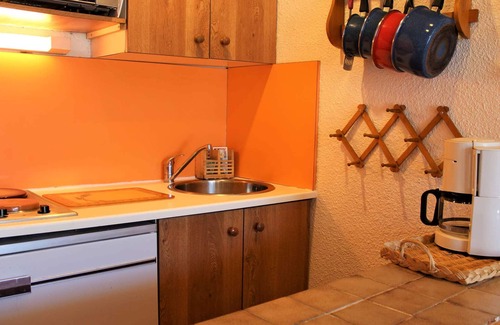 Les Claux Apartment | Cozy studio in Vars with balcony, near slopes and shops, parking included