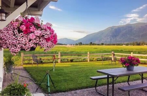 Columbia Falls House | Cozy Studio - Mountain Views!