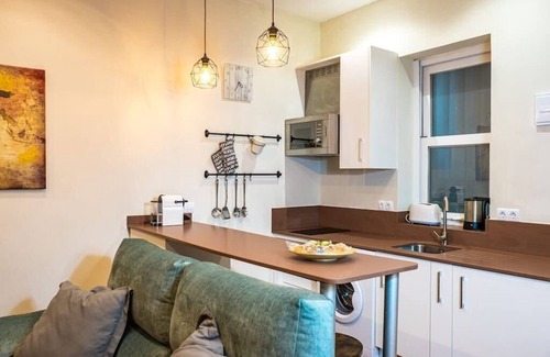 Bellas Vistas Apartment | Cozy studio near Cuatro Caminos by beBalmy