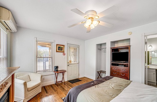 Hammondsport Apartment | Cozy Studio Near Town & Lake W/ Free WiFi, Plush Bedding, Ideal Location & More!