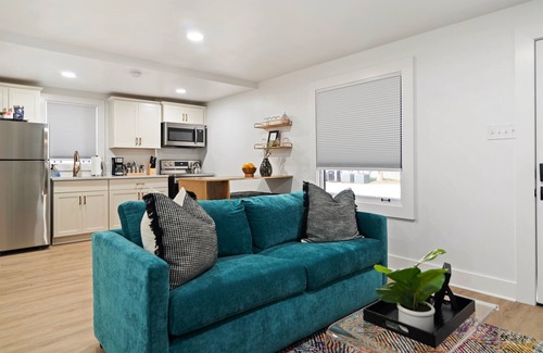 Hillsboro Village House | Cozy Studio Near Vanderbilt & Belmont | Walkable and Dog-Friendly