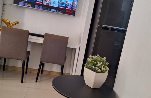 Kapitolyo Condo | Cozy Studio w/FREE access to Fitness Centre Swimming Pool & stunning City View!