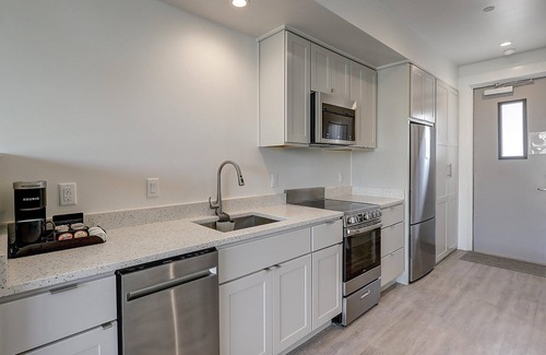 Corpus Christi Apartment | Cozy Studio w/Private Patio, Private Walkable Beach Access & On-site Pool!
