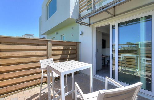 Corpus Christi Apartment | Cozy Studio w/Private Patio, Private Walkable Beach Access & On-site Pool!