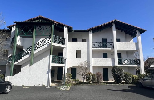 Cambo-les-Bains Apartment | Cozy Studio with Terrace & Parking in Cambo-les-Bains, Near Thermes, Sleeps 2, Pet-Friendly, WiFi