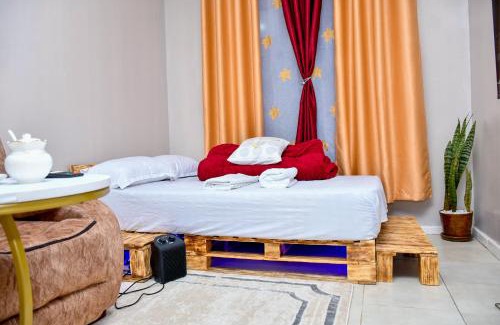 Kiambu House | Cozy Studio With A Rooftop Pool in Nairobi-JoJo Homes