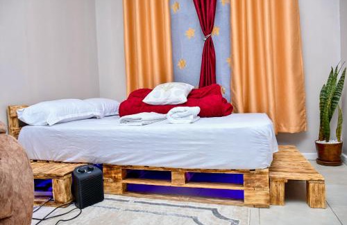 Kiambu House | Cozy Studio With A Rooftop Pool in Nairobi-JoJo Homes