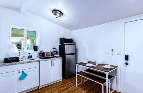 Downtown Phoenix Apartment | Cozy Studio with King Bed DT Phx Unit C